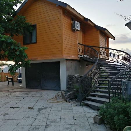 Деревянный Котеж The 1 С Выдом На Город Batumi Exterior photo