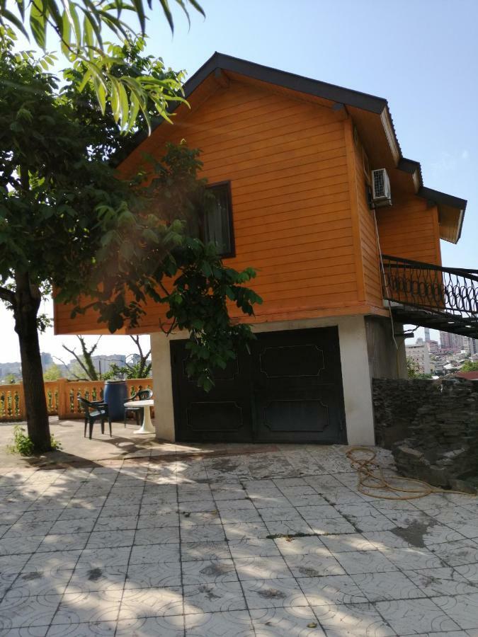 Деревянный Котеж The 1 С Выдом На Город Batumi Exterior photo