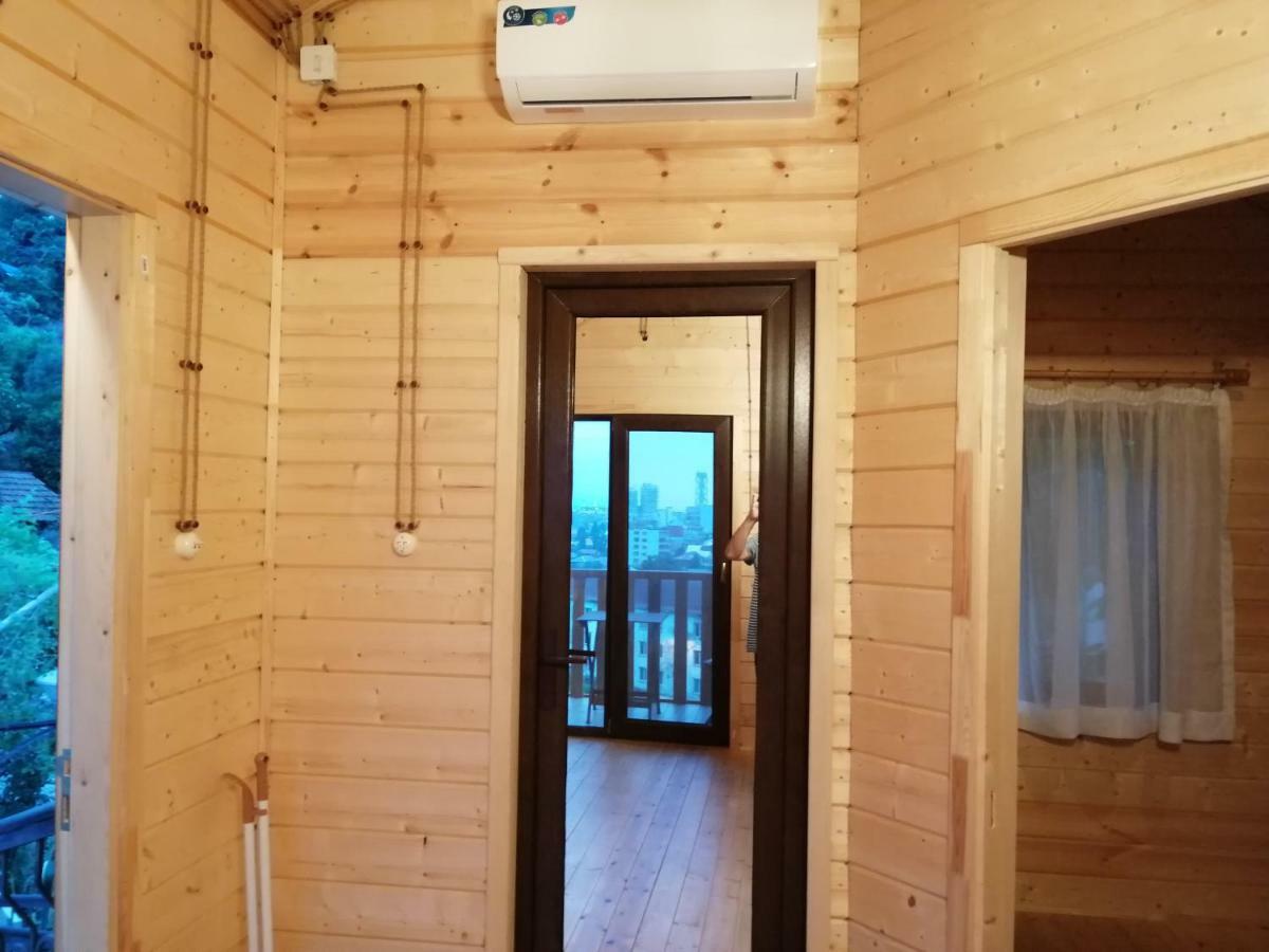 Деревянный Котеж The 1 С Выдом На Город Batumi Exterior photo
